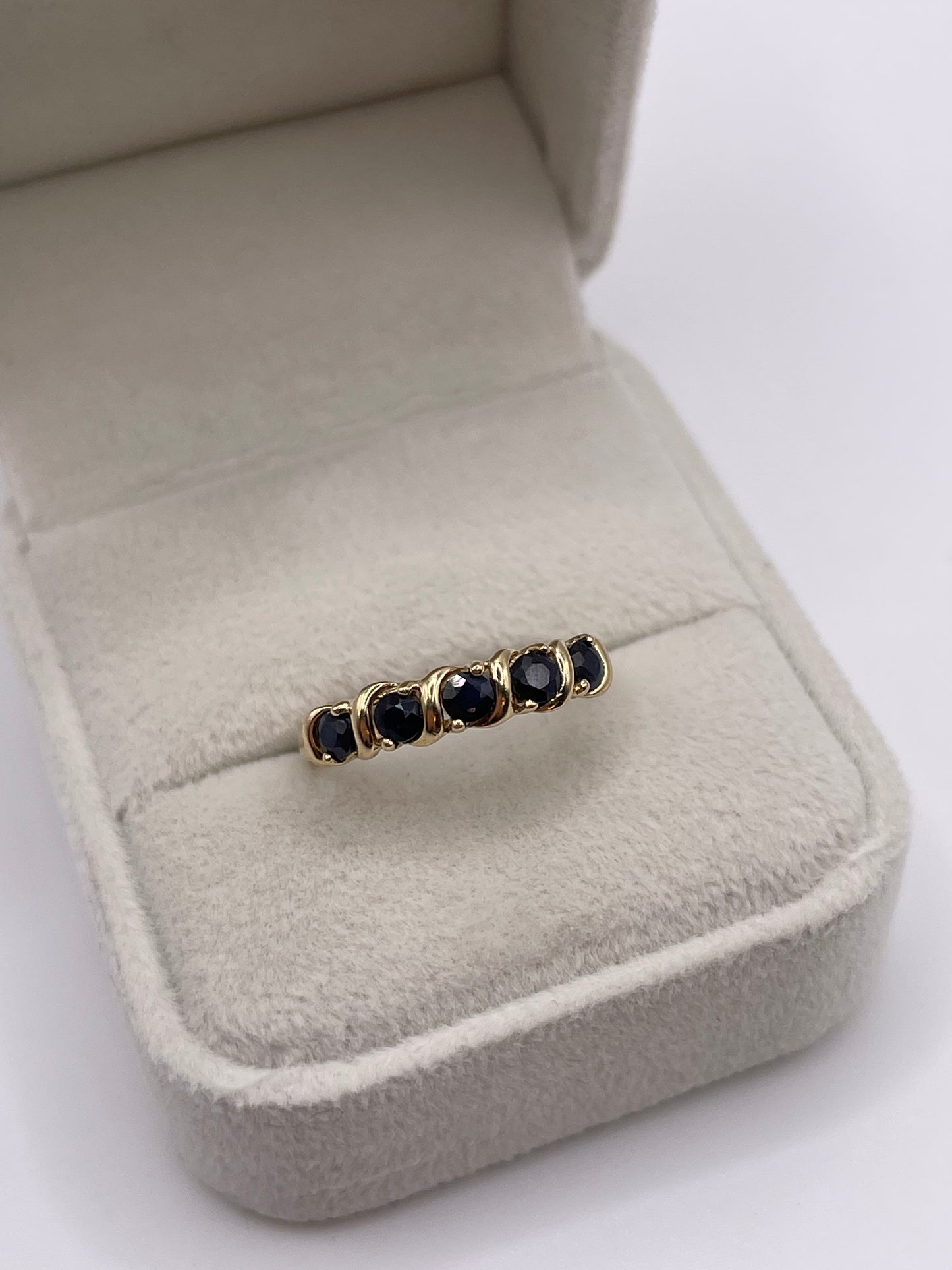 9ct gold sapphire ring