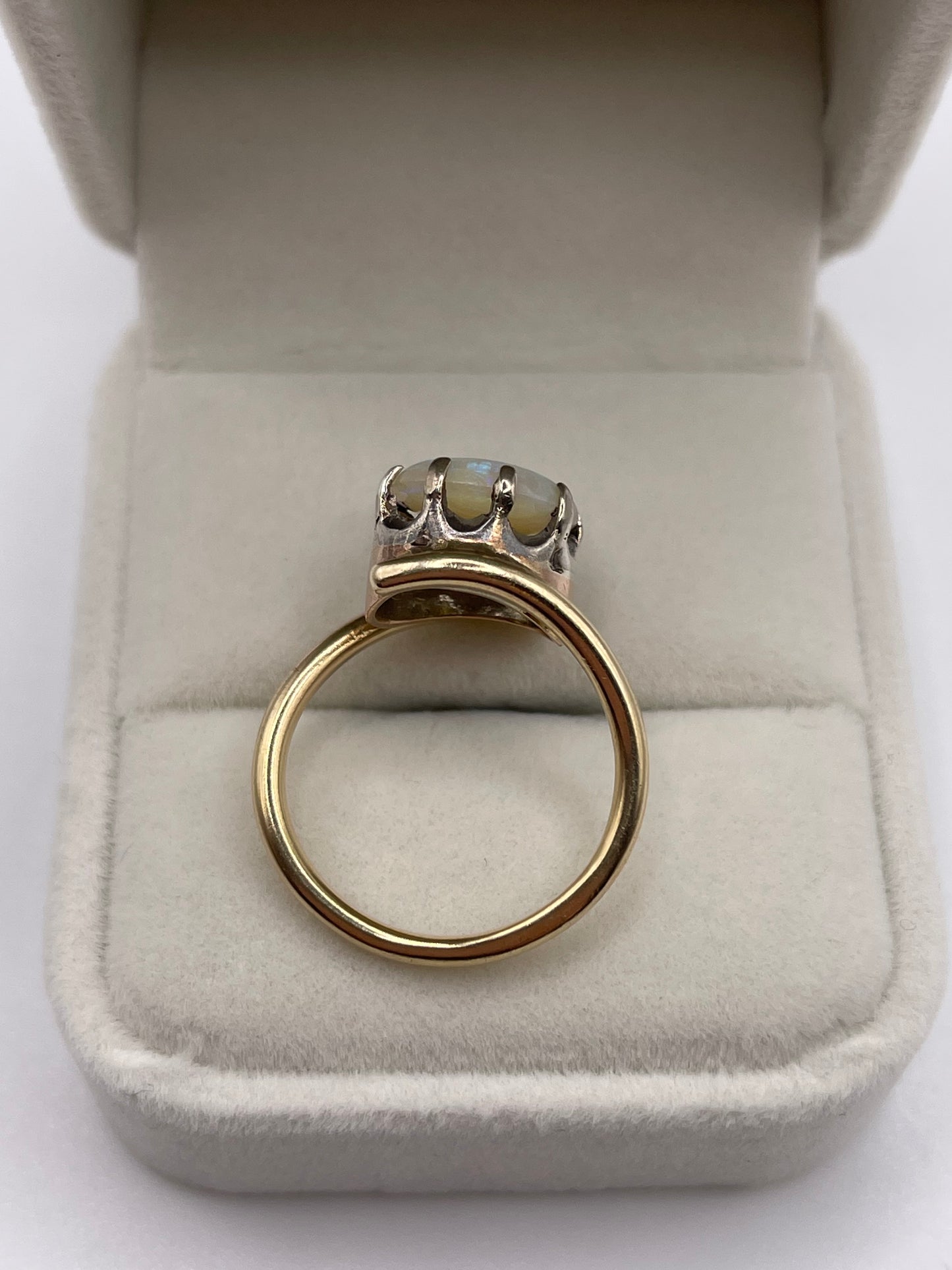 9ct gold opal ring