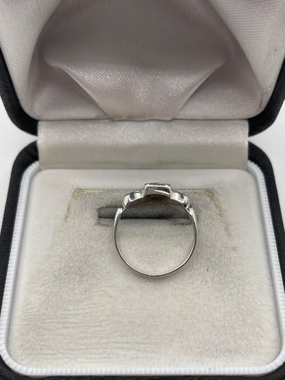 18ct white gold diamond ring