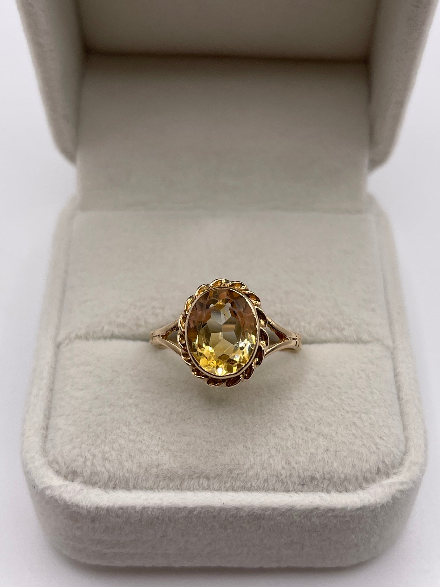 9ct gold citrine ring