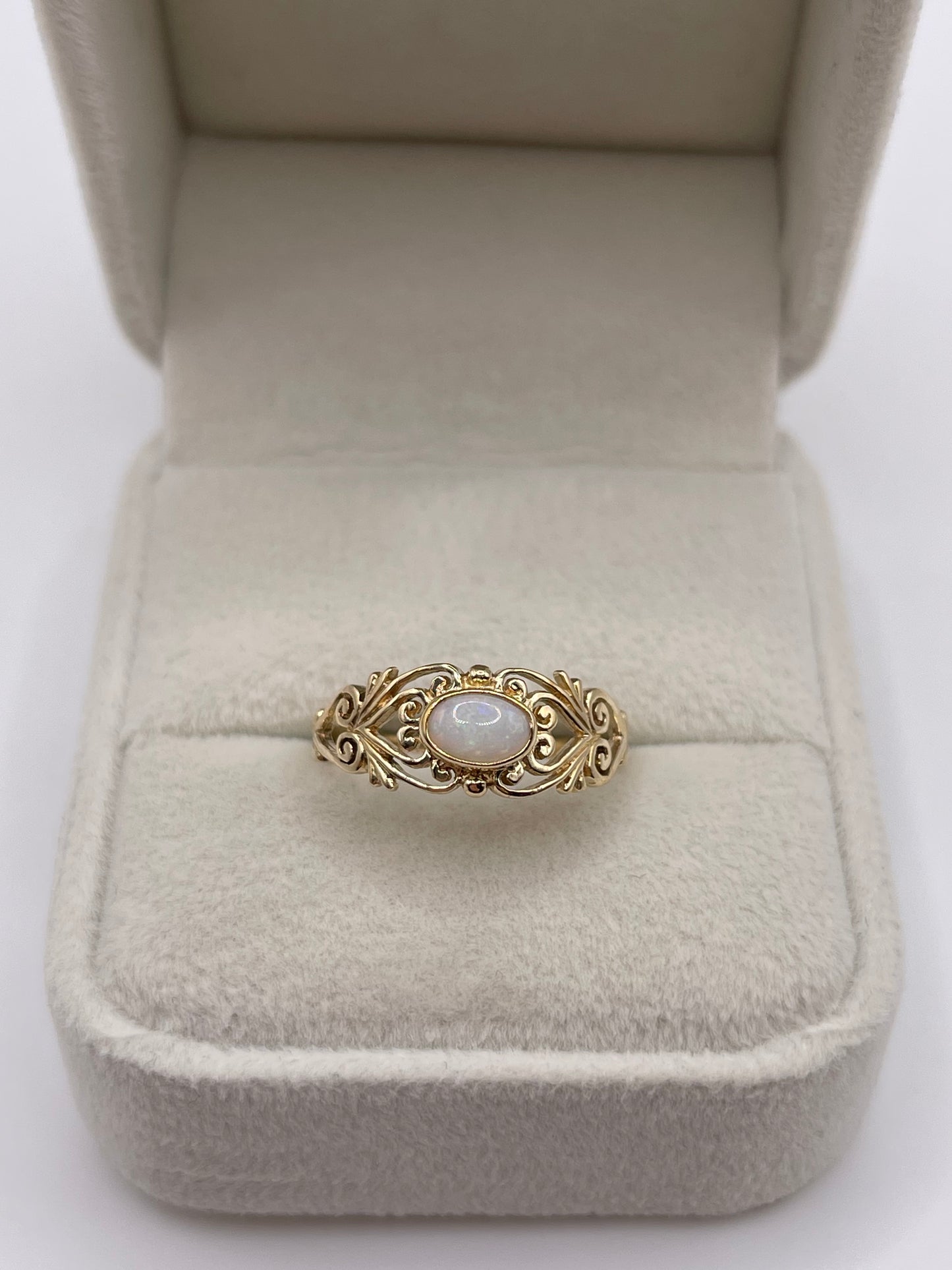 9ct gold opal ring