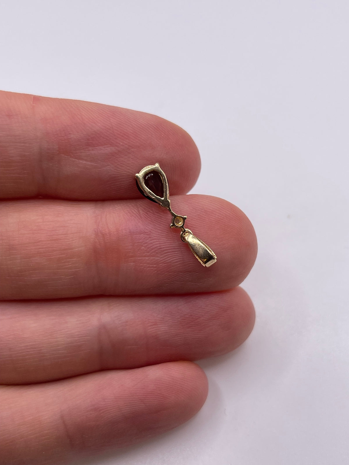 9ct gold garnet and diamond pendant