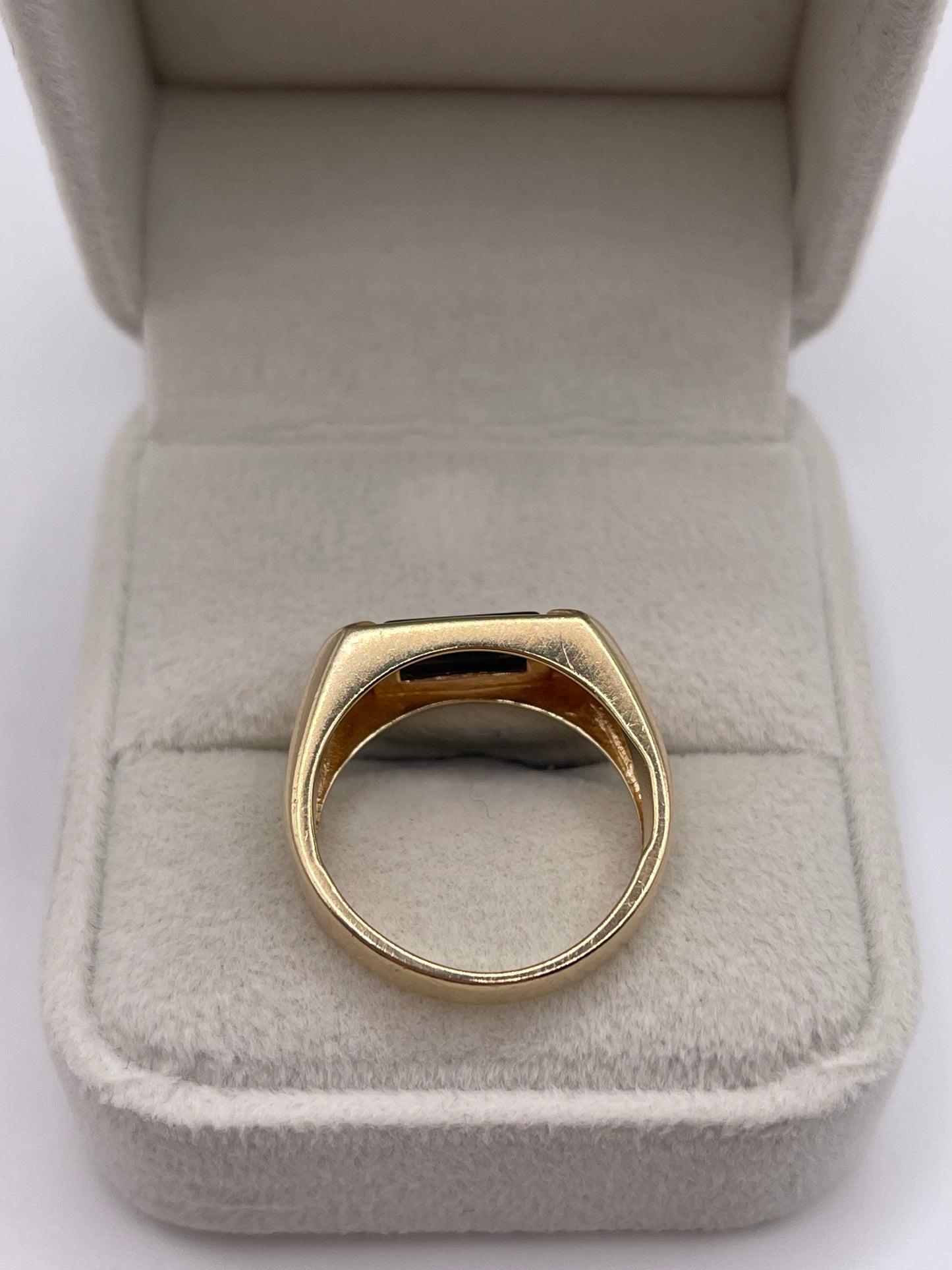 9ct gold onyx and diamond ring