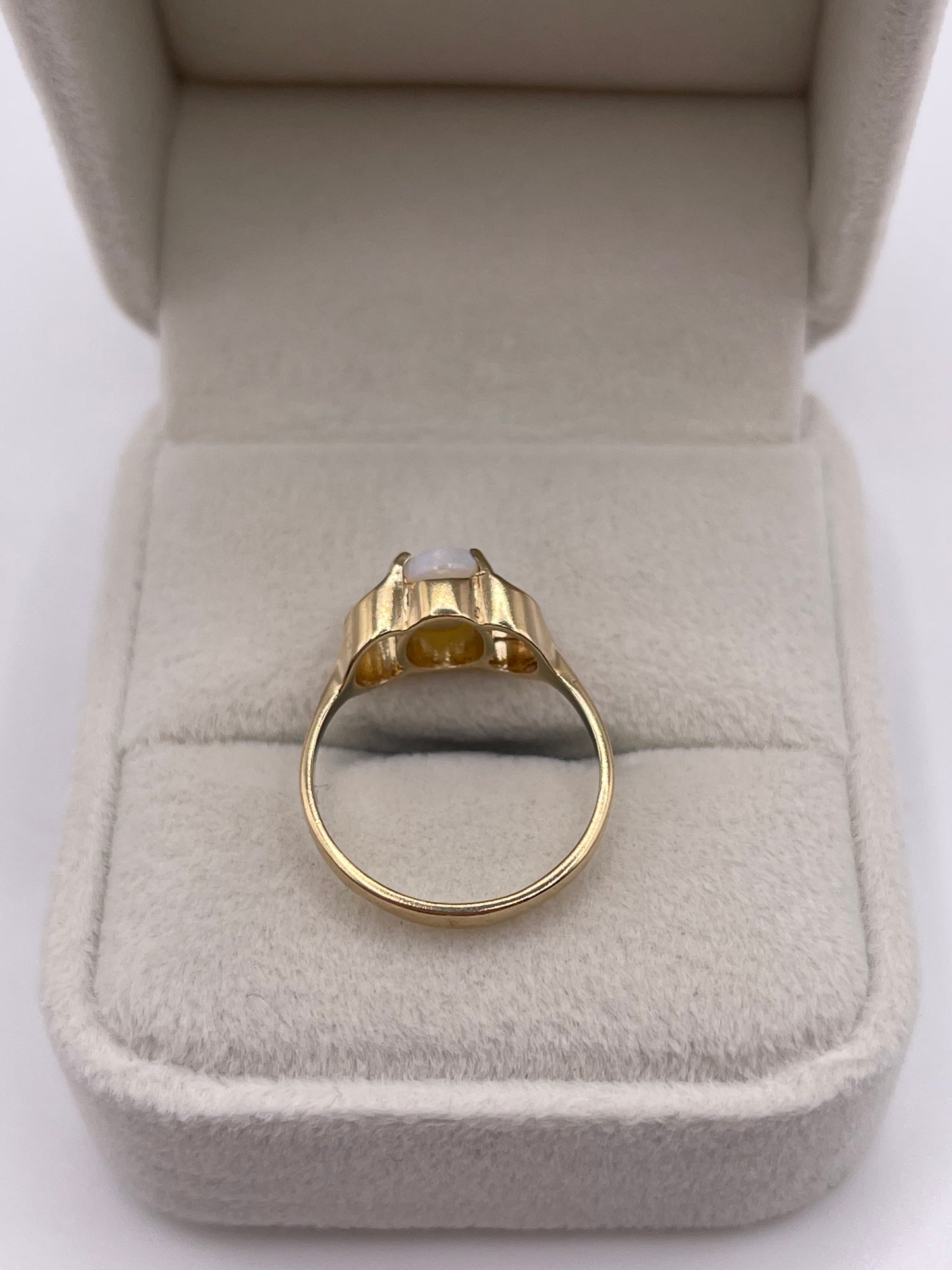 9ct gold opal ring