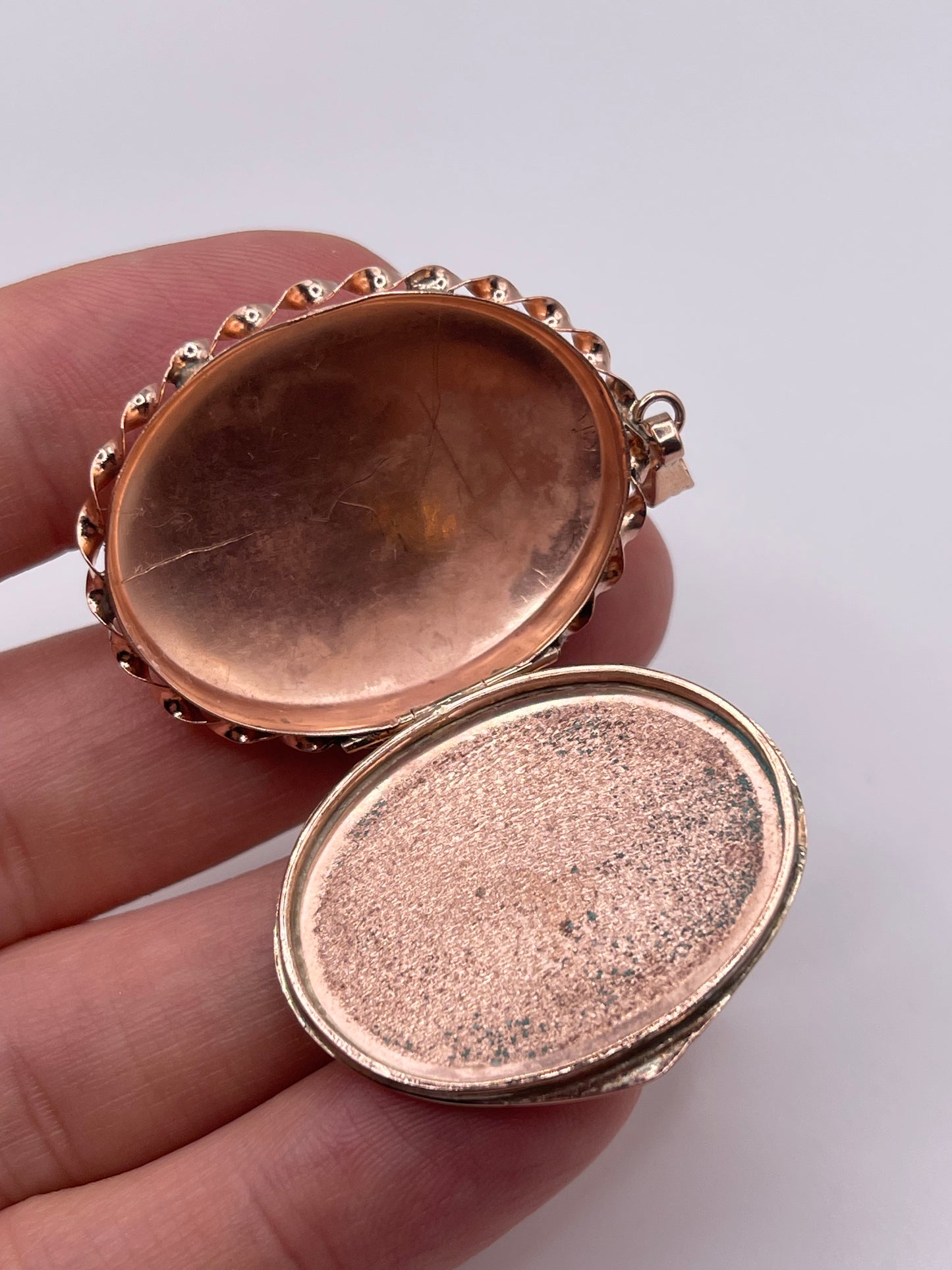 9ct rose gold locket pendant
