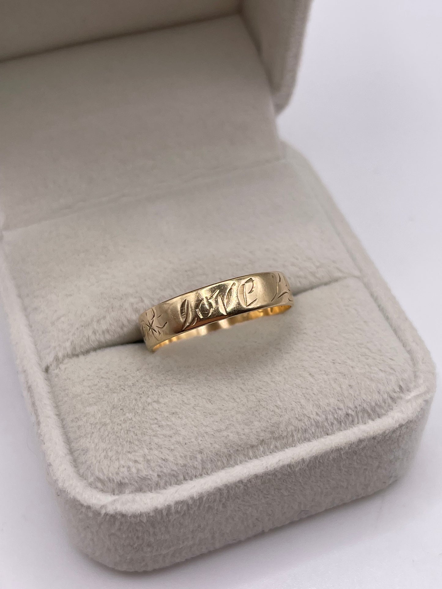 9ct gold I love you band