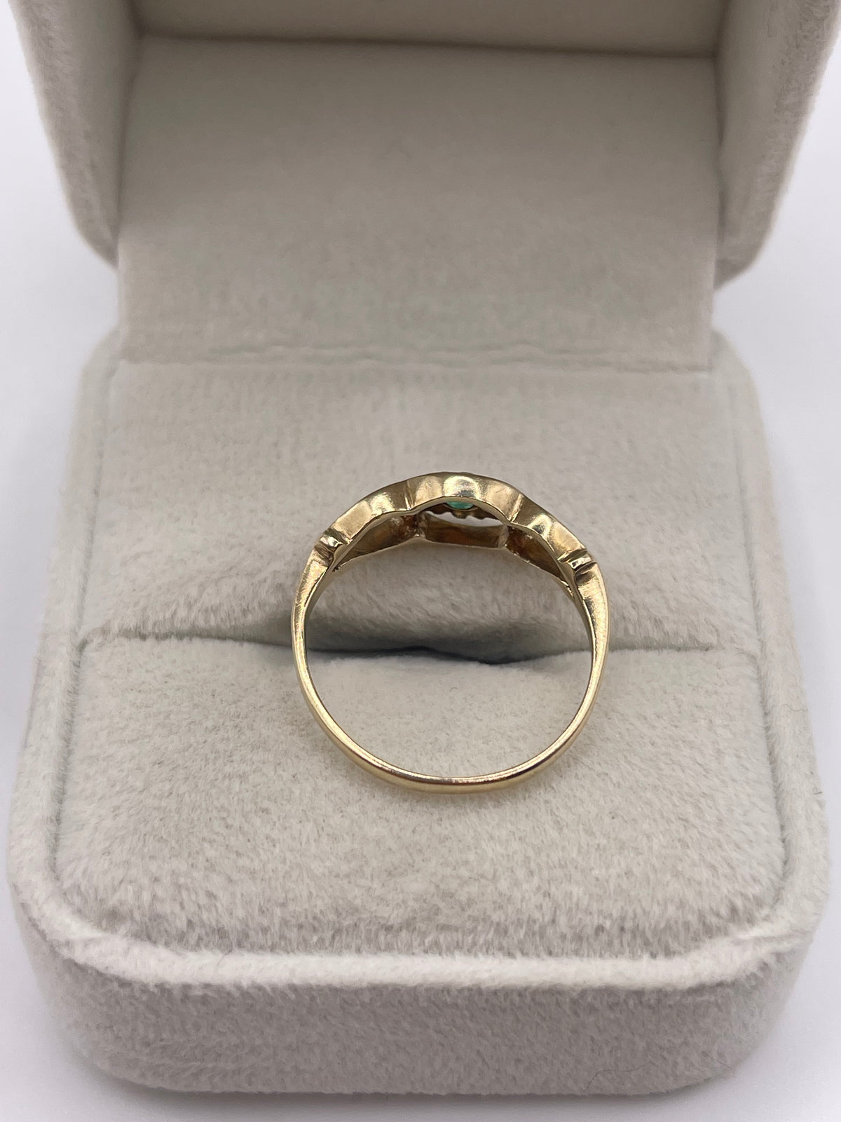 9ct gold emerald and diamond ring