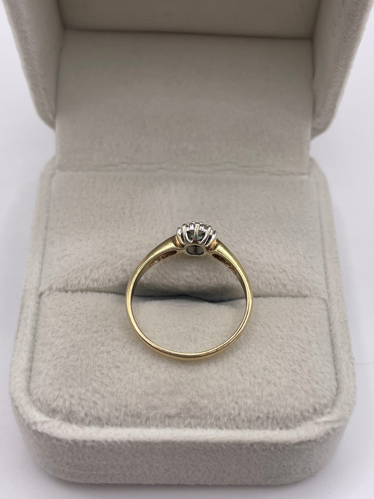 9ct gold emerald and diamond ring