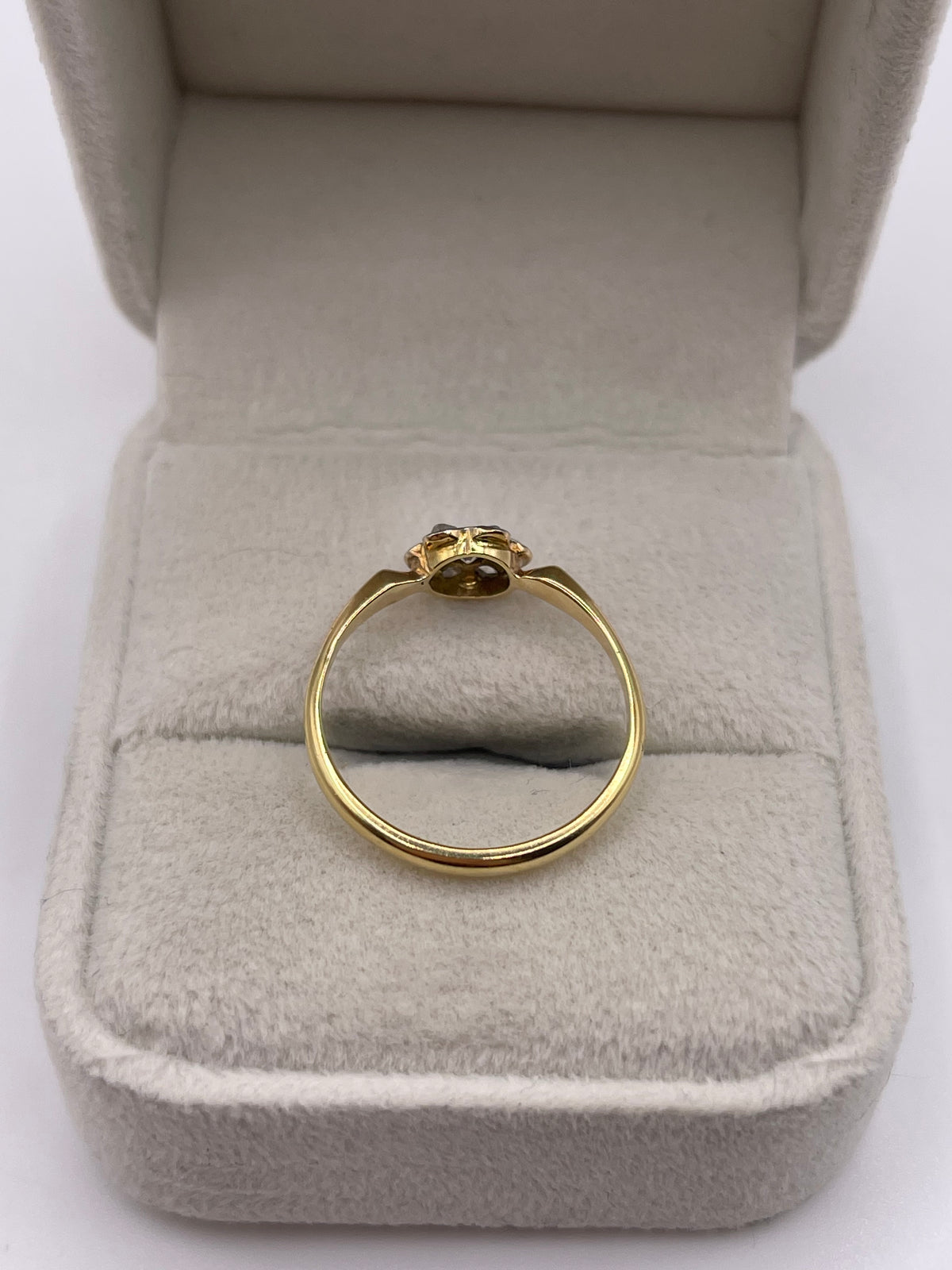 18ct gold diamond cluster ring