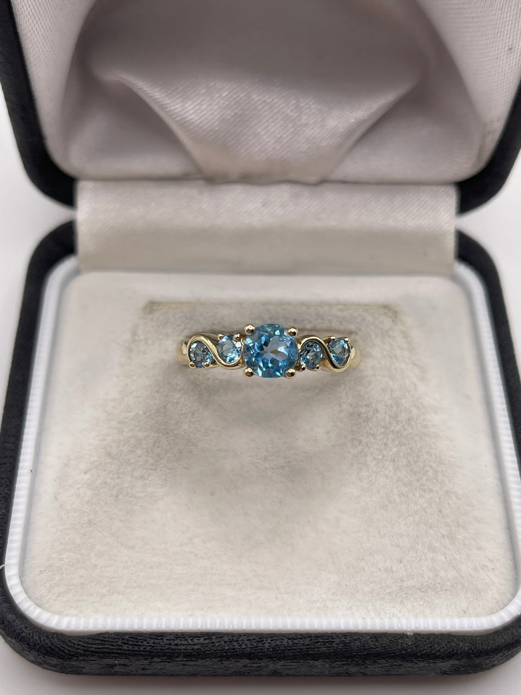 9ct gold blue topaz ring