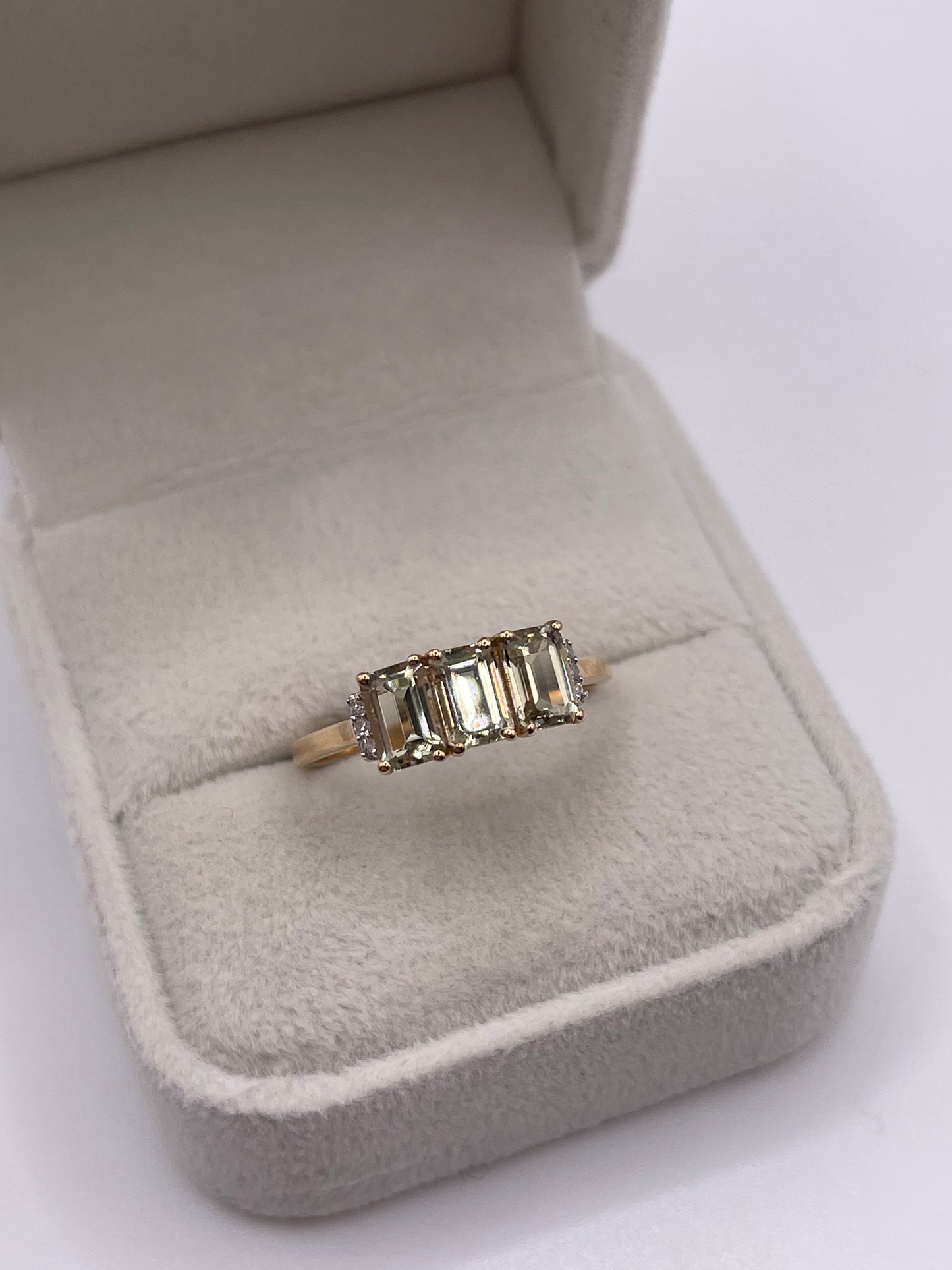 9ct gold quartz and diamond ring