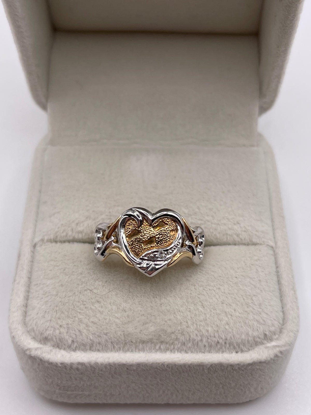 9ct gold diamond footprint ring