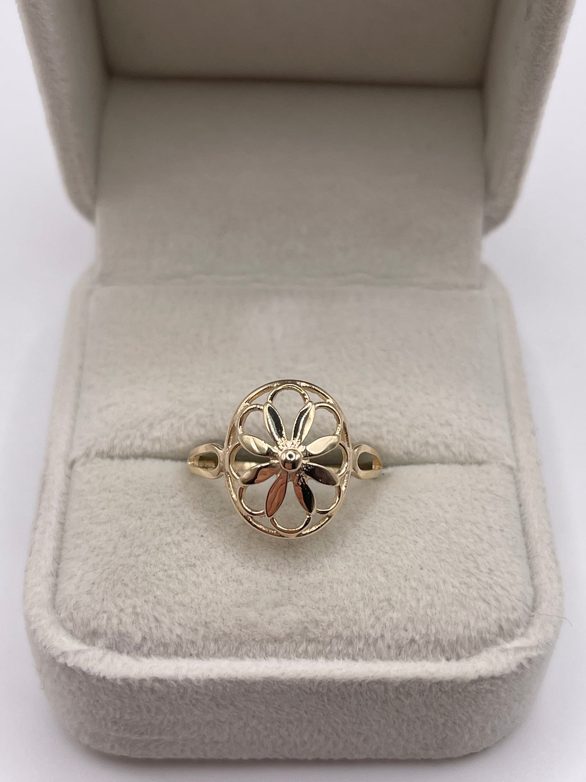 9ct gold flower ring