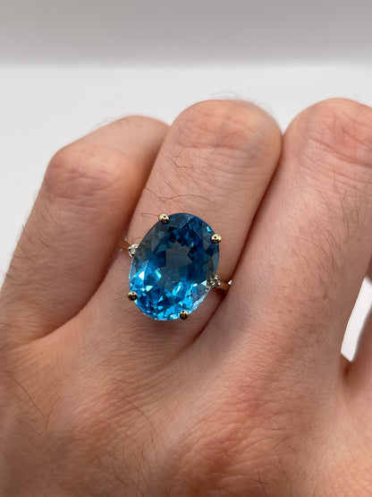9ct gold topaz and diamond ring