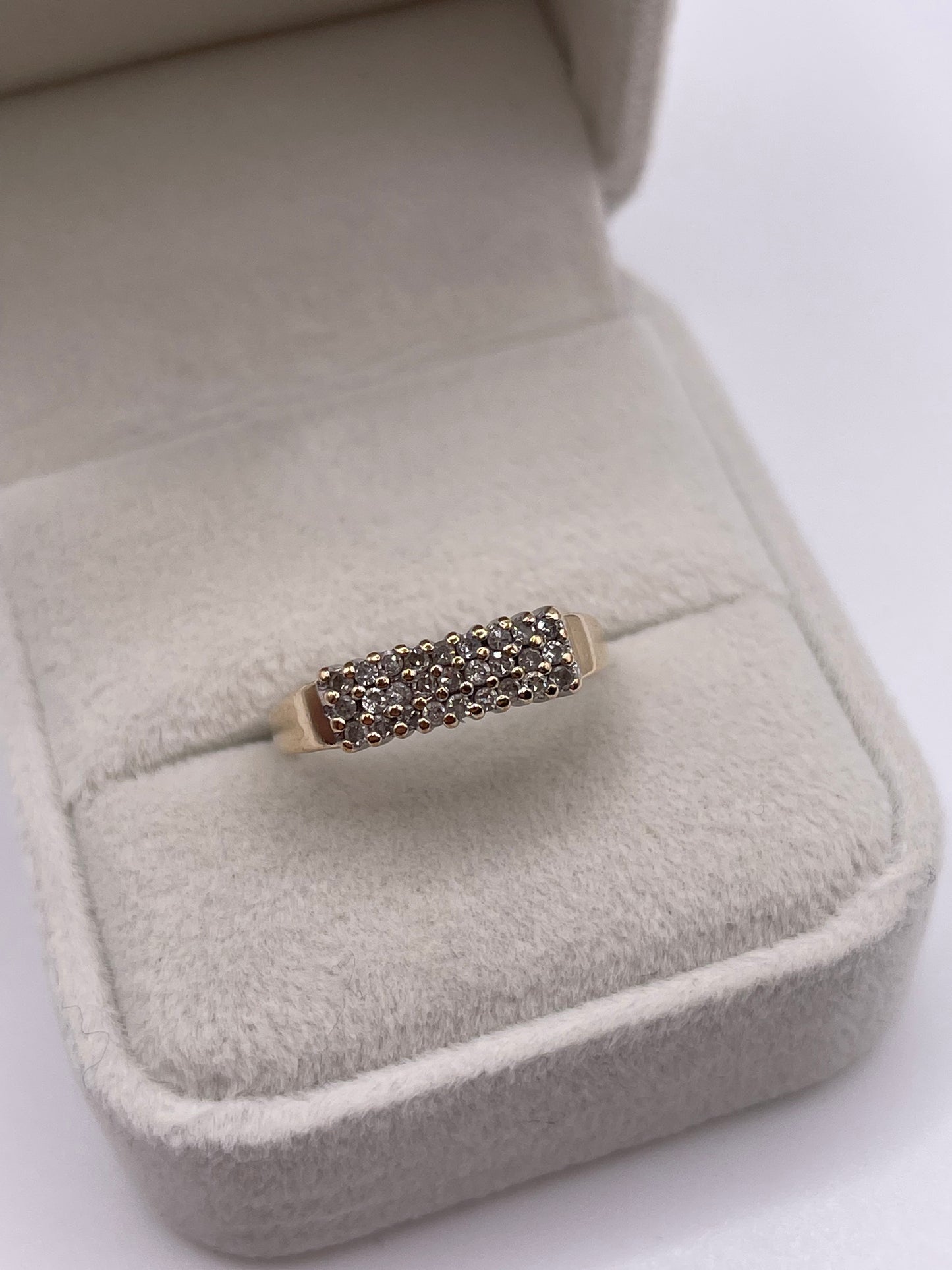 9ct gold diamond cluster ring