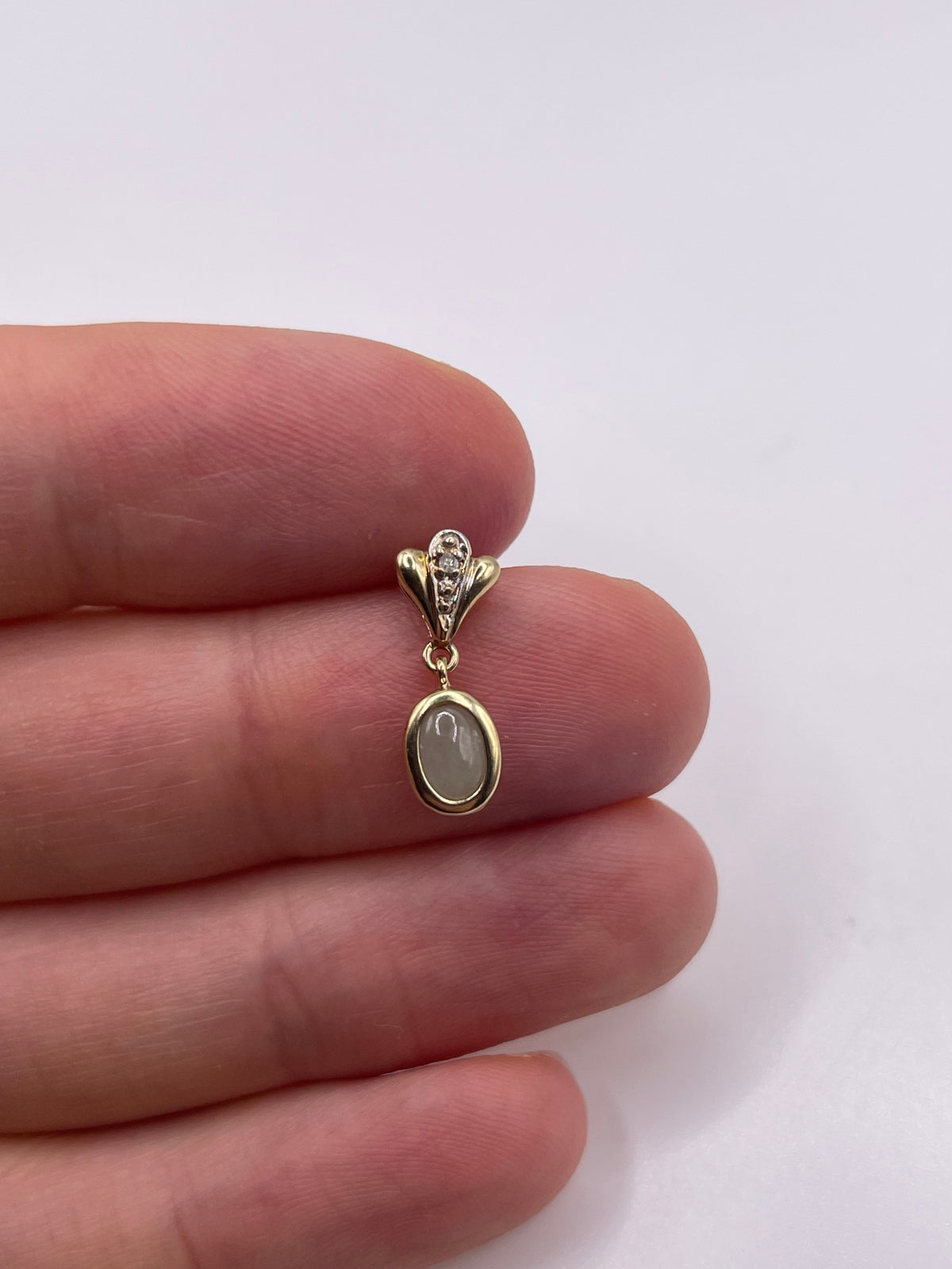 9ct gold jade and diamond pendant