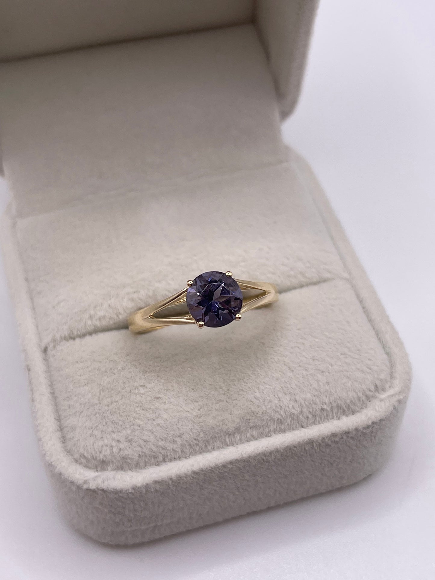 9ct gold blueberry quartz ring