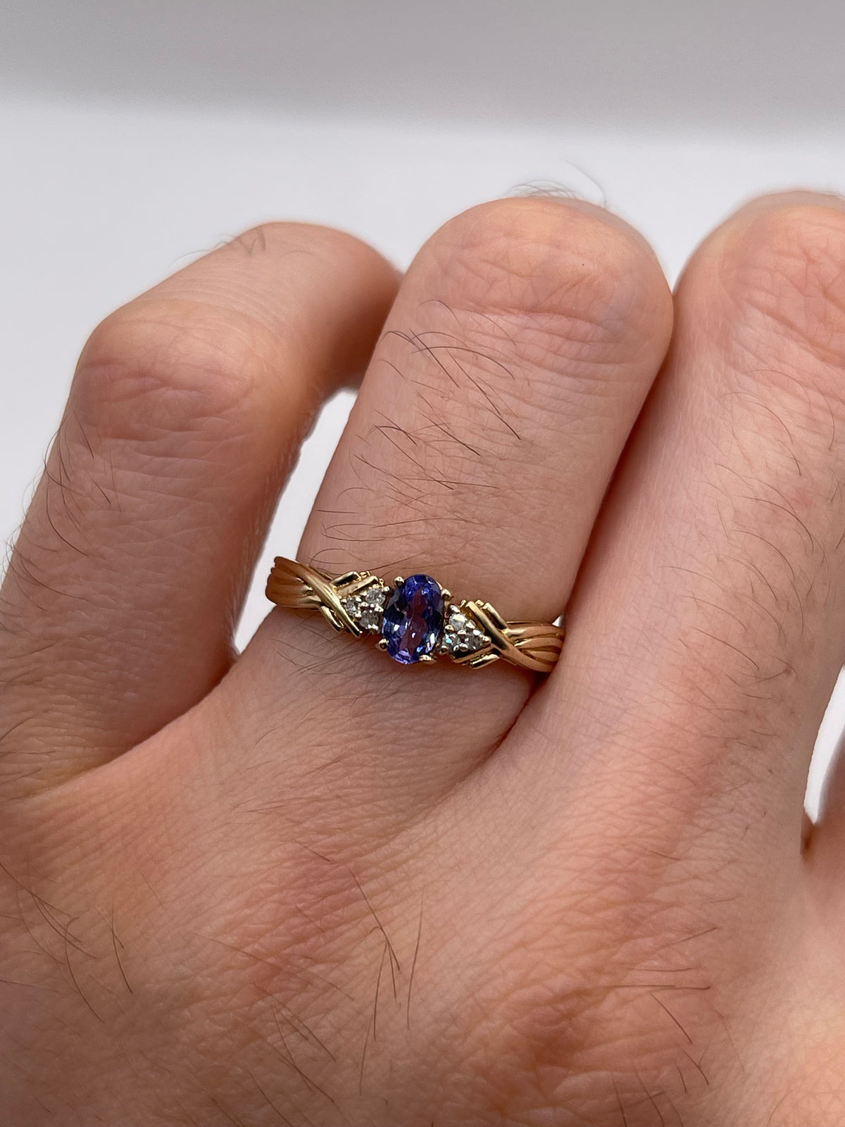 9ct gold tanzanite and diamond ring