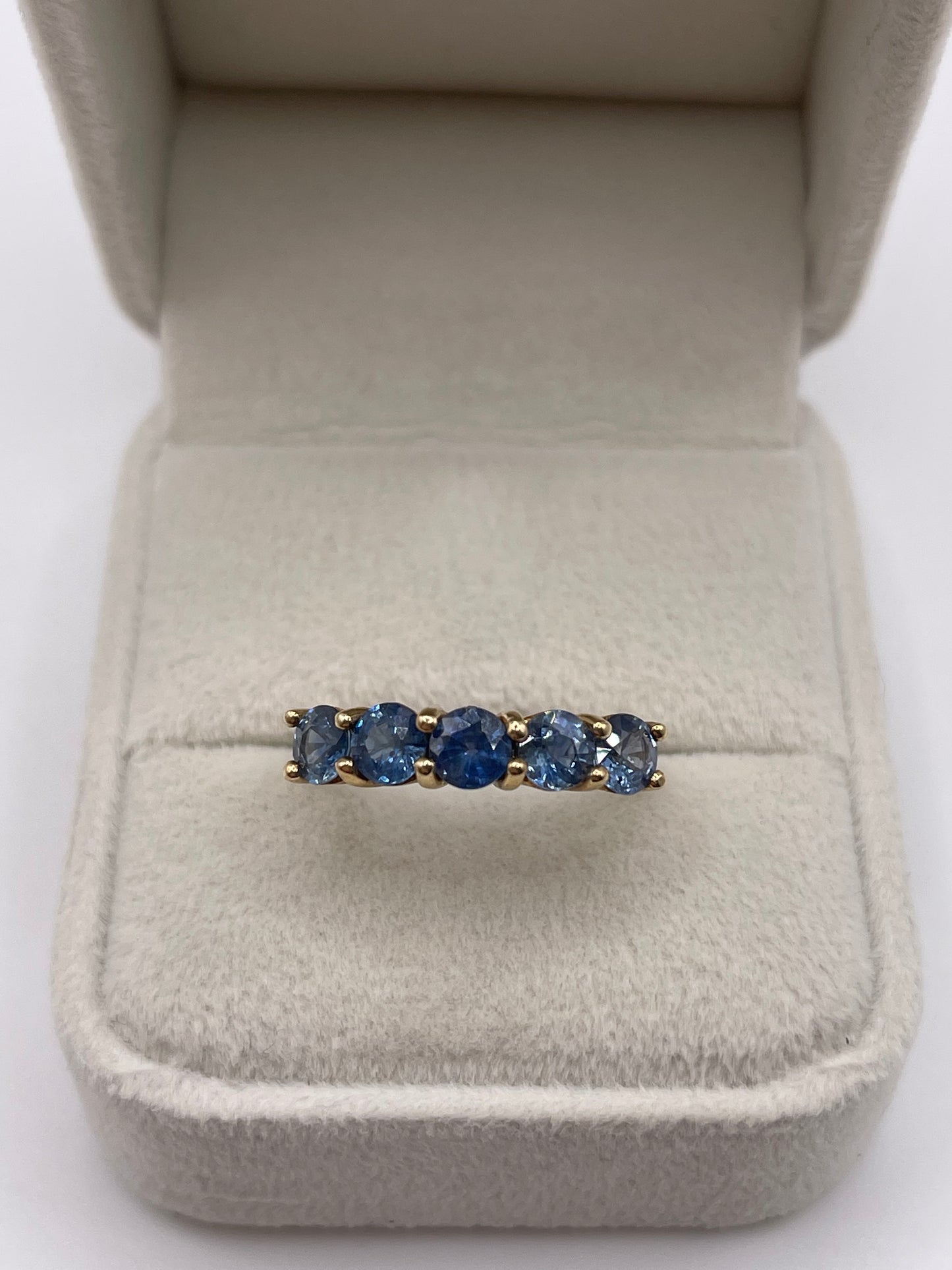 9ct gold sapphire ring