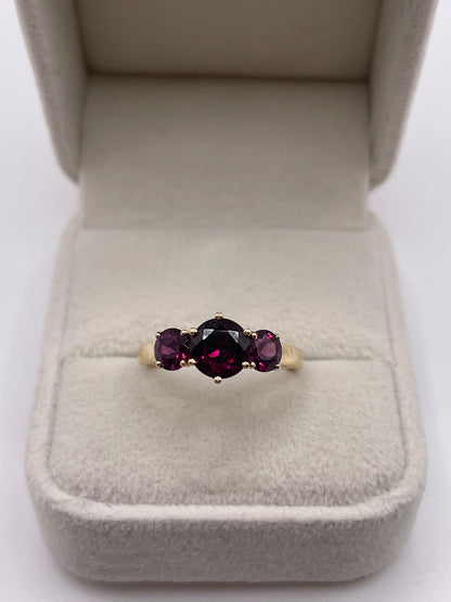 9ct gold garnet and diamond ring