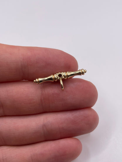9ct gold amethyst t bar pendant