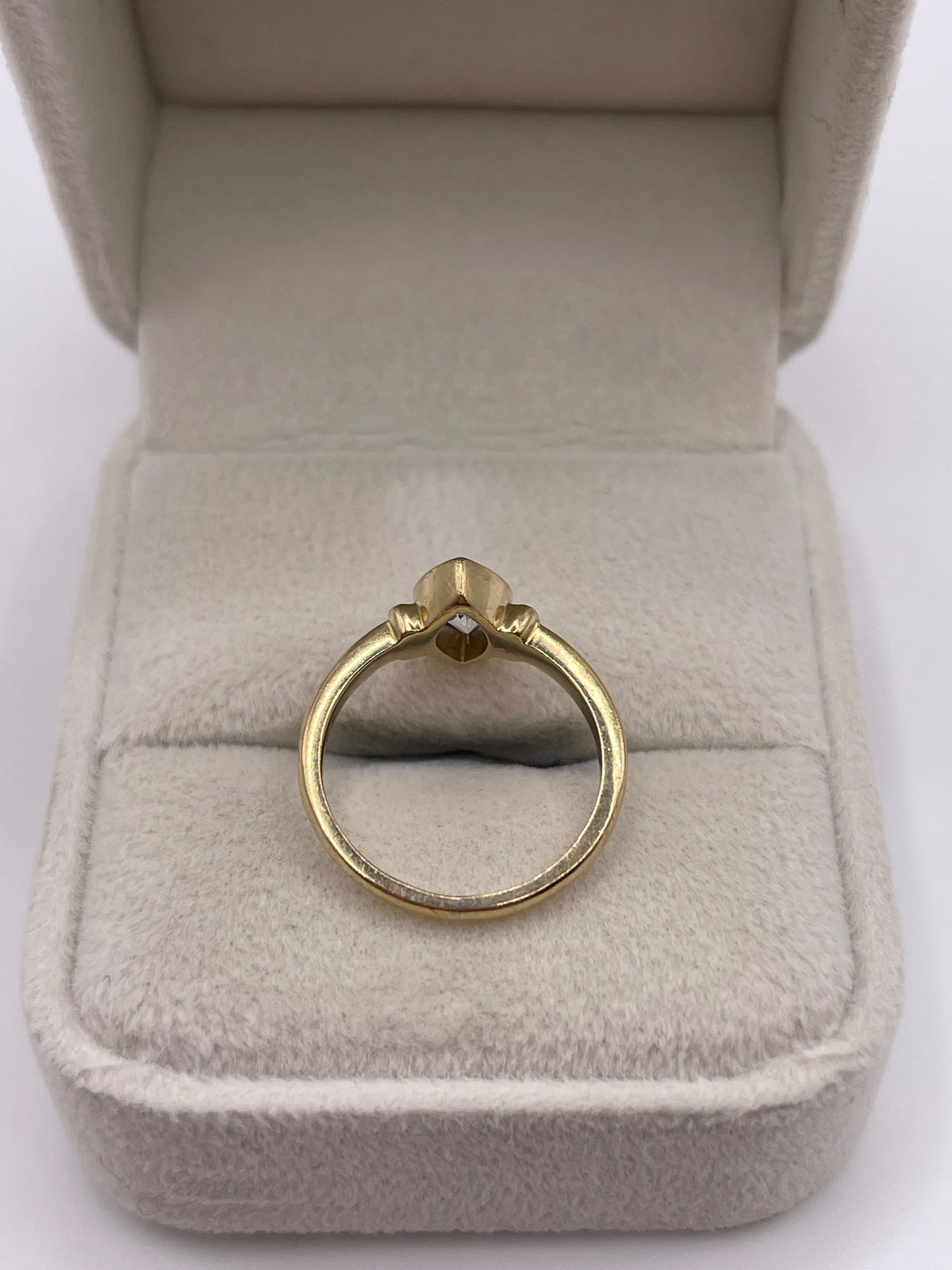 9ct gold aquamarine ring