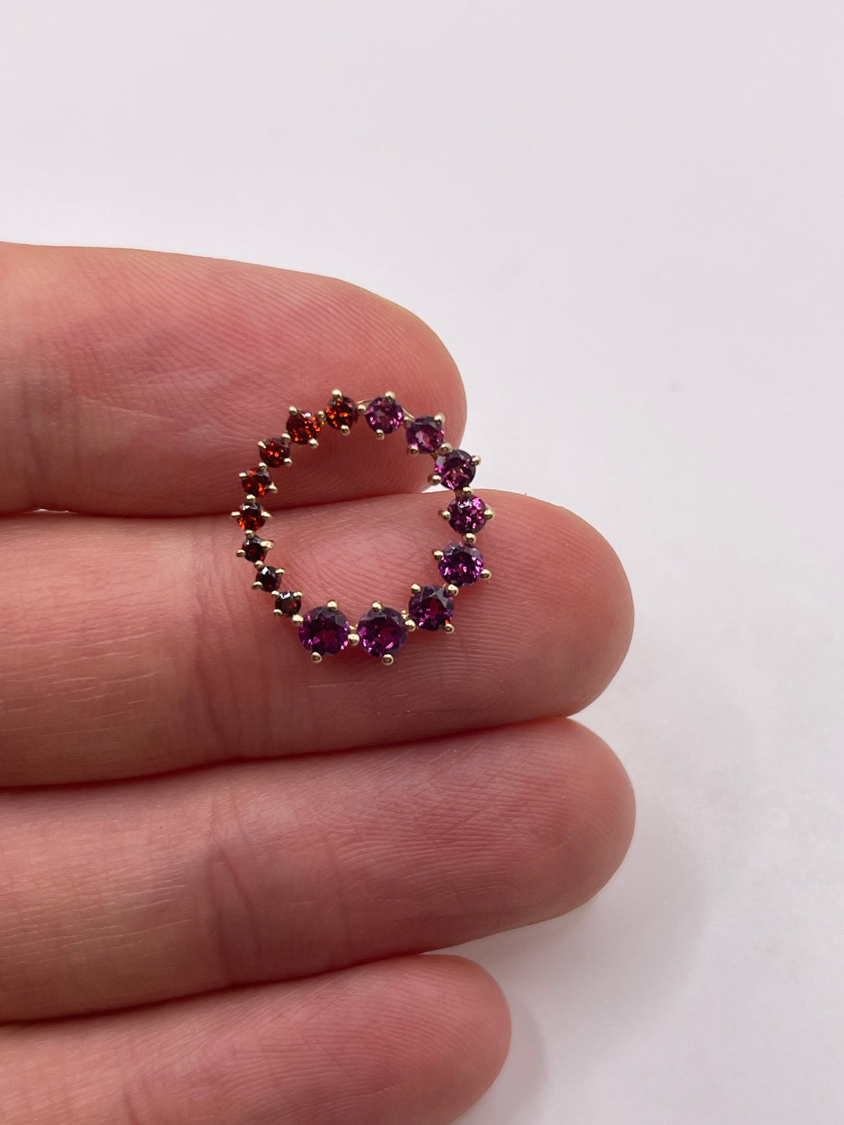9ct gold garnet pendant