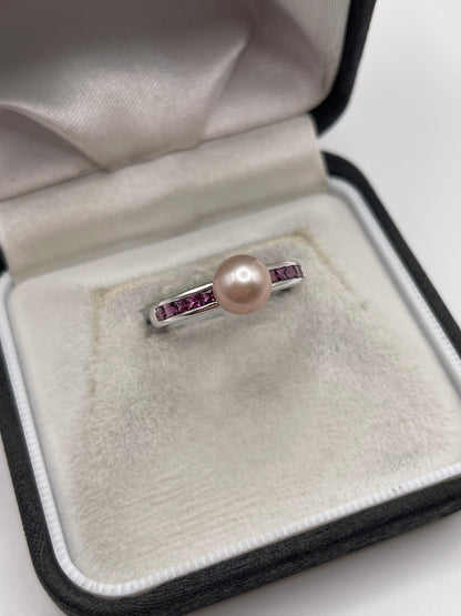 9ct white gold pearl and garnet ring