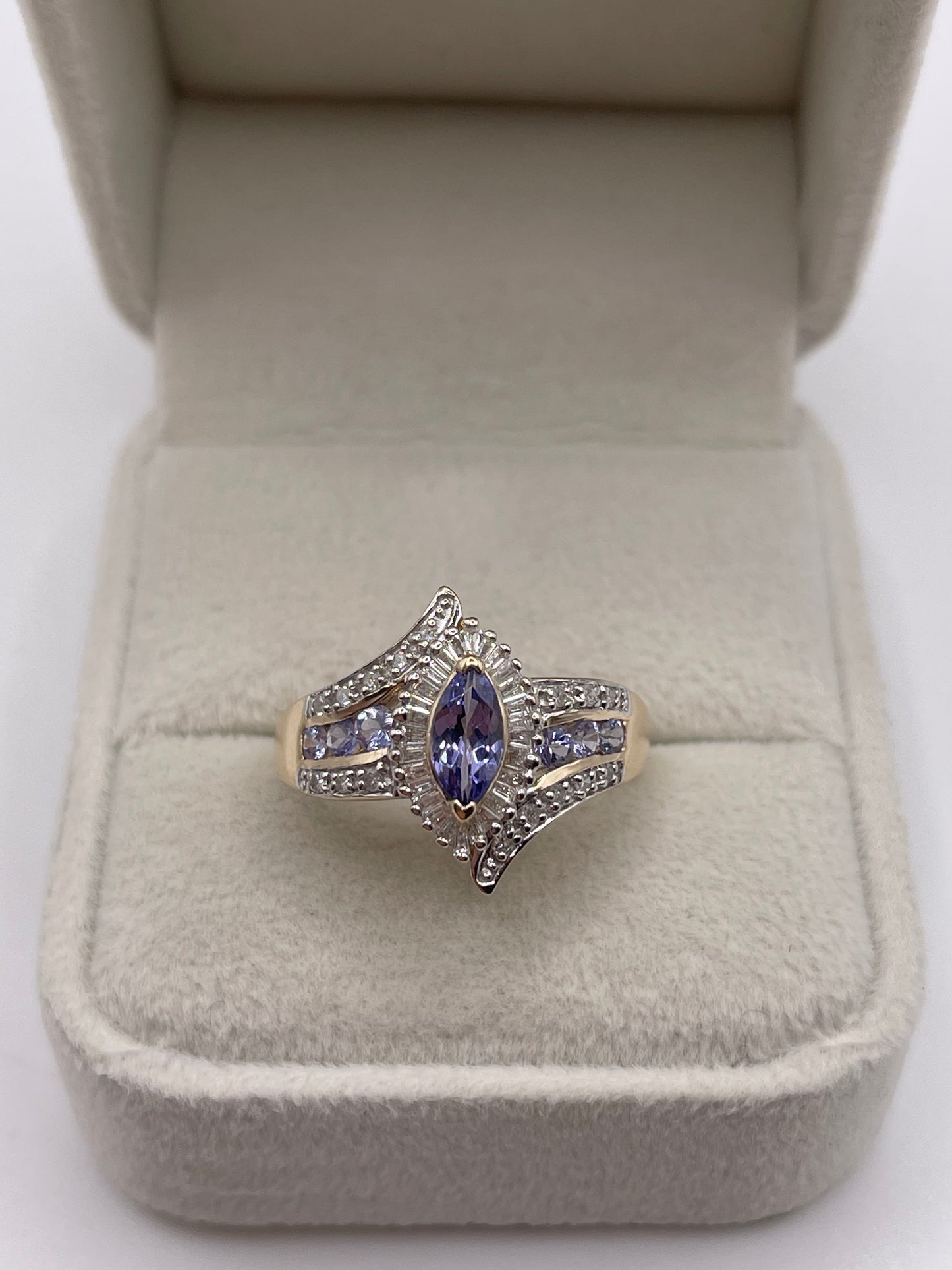 9ct gold tanzanite and diamond ring