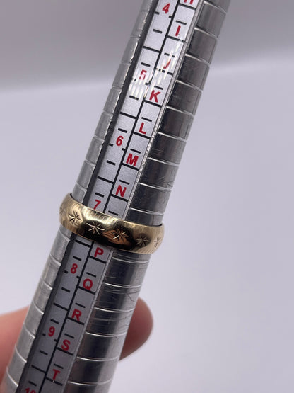 9ct gold patterned band