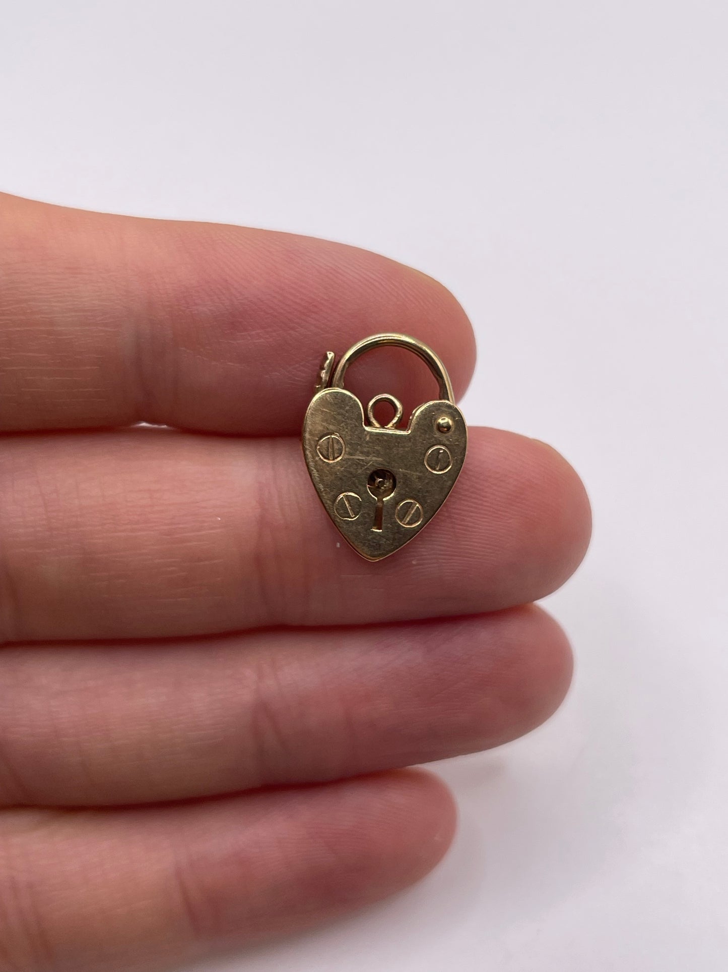 9ct gold padlock 3