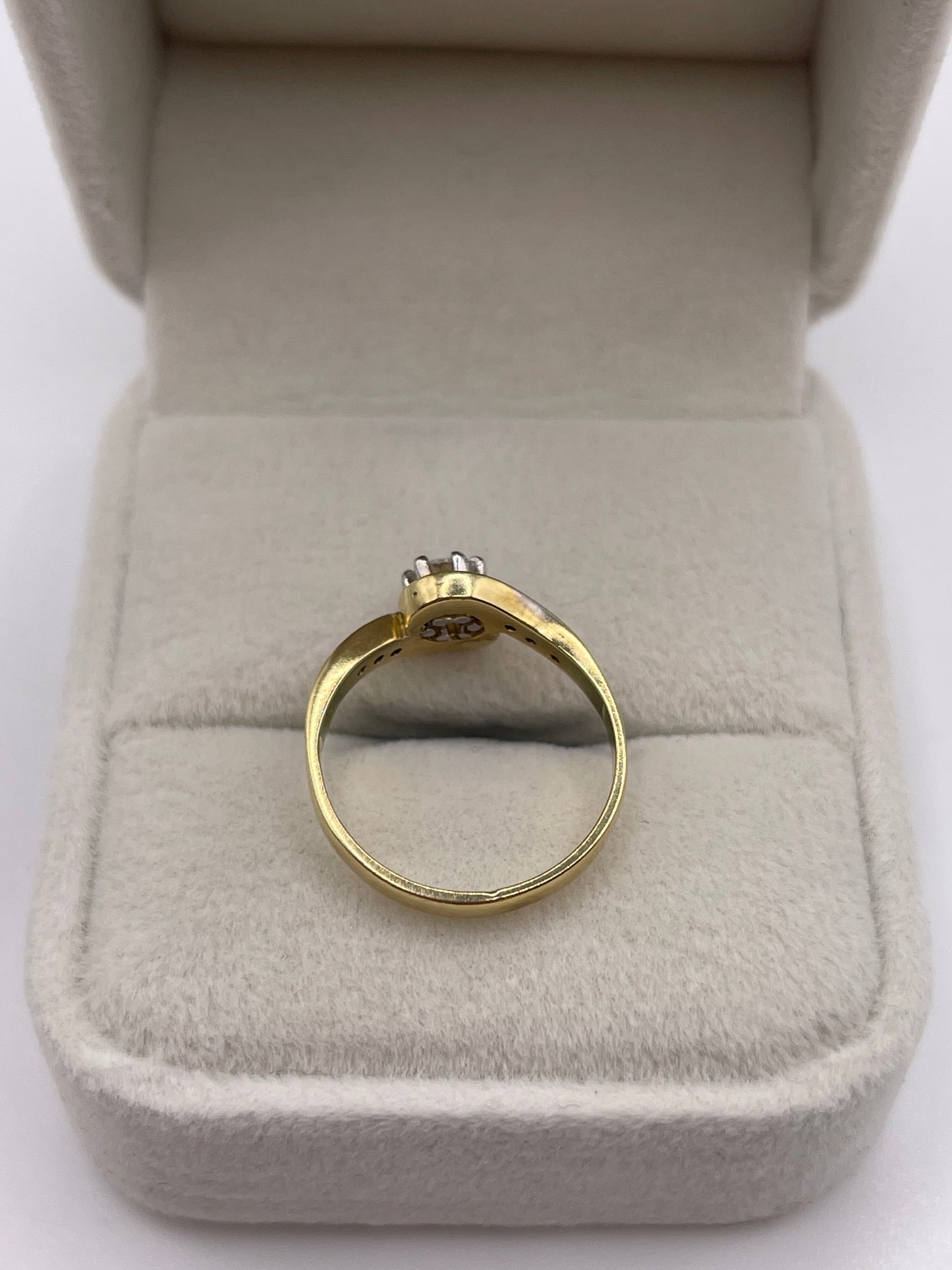 18ct gold diamond ring