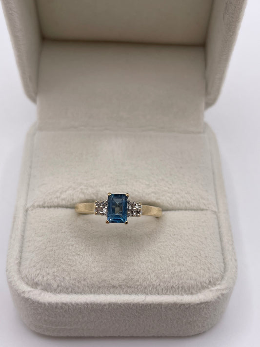 9ct gold topaz and diamond ring