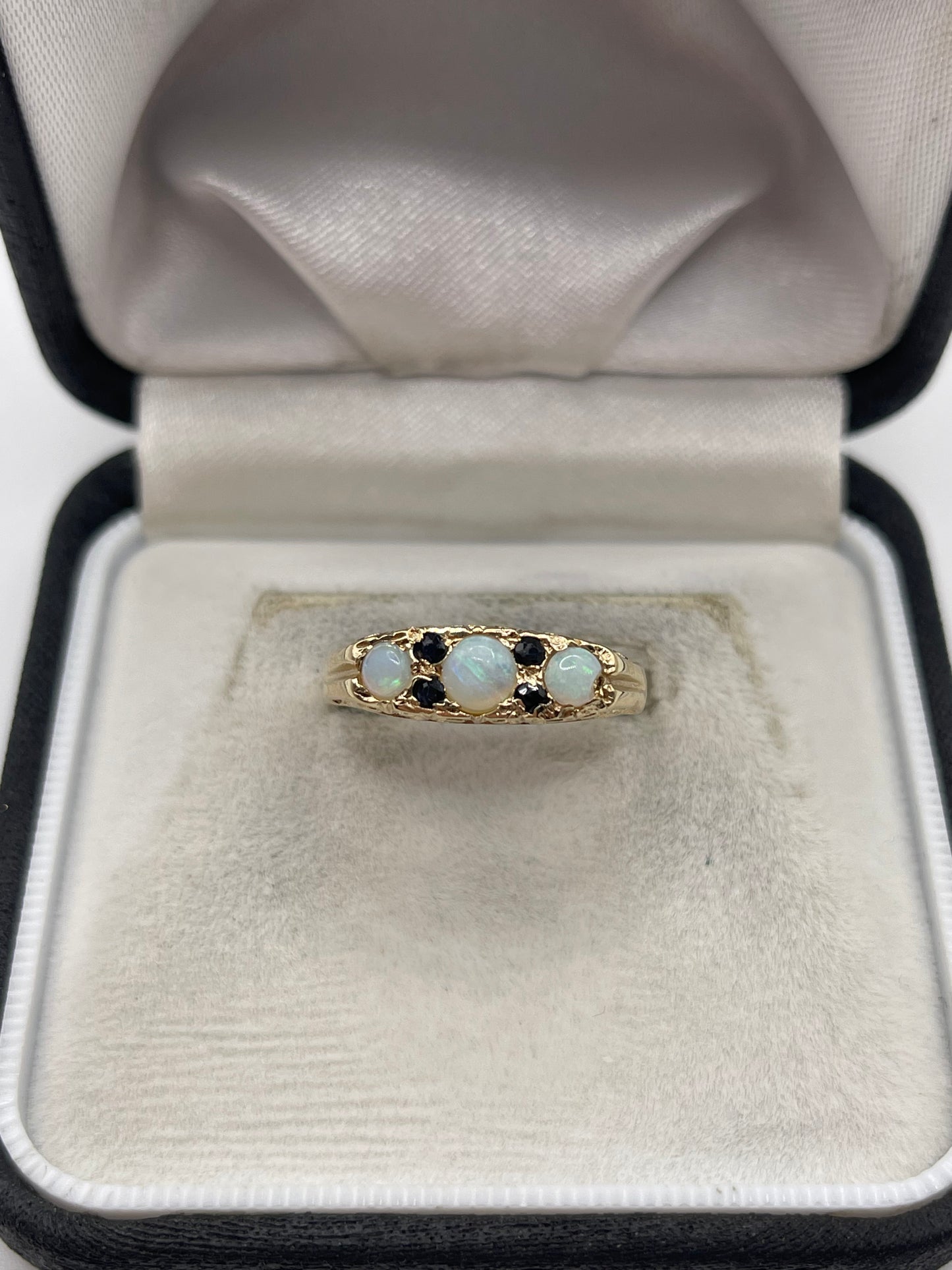 9ct gold opal and sapphire ring