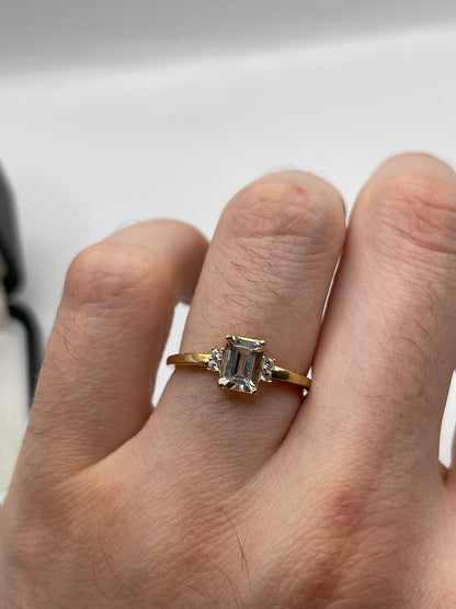 9ct gold zircon ring