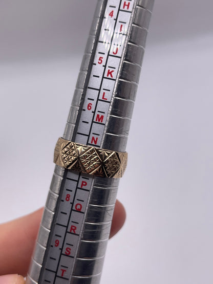 9ct gold patterned band