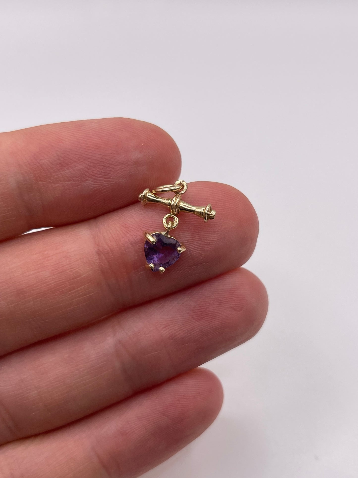 9ct gold amethyst t bar pendant
