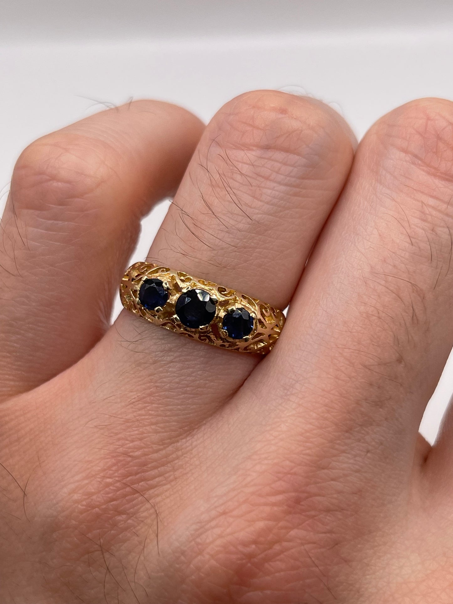 9ct gold sapphire ring