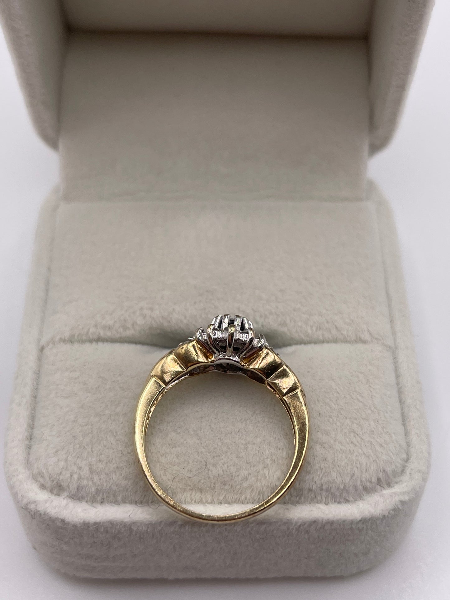 9ct gold sapphire and diamond ring