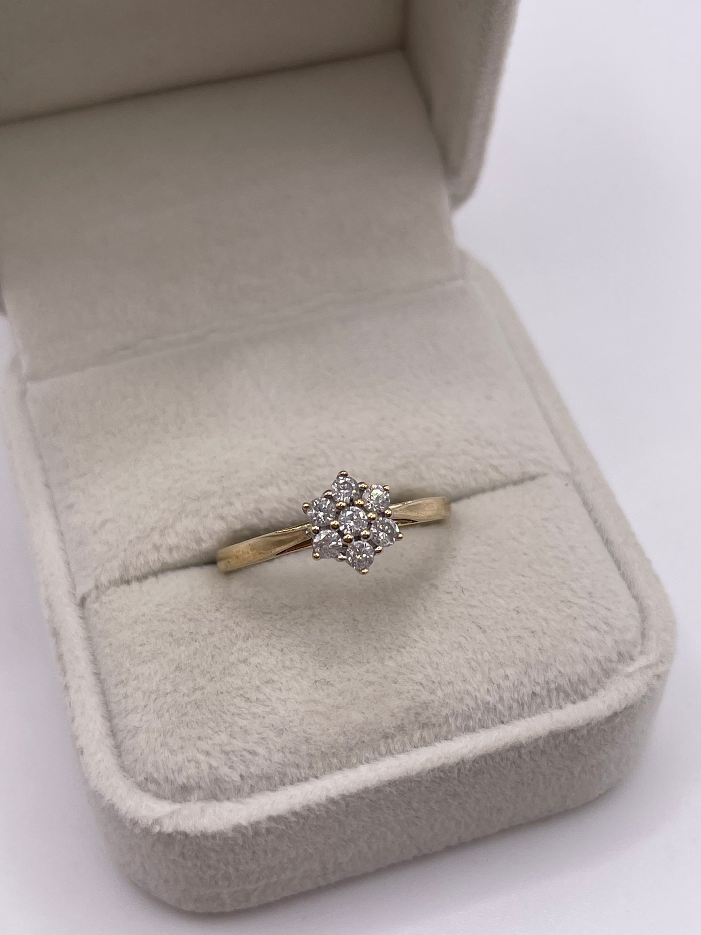 9ct gold diamond cluster ring