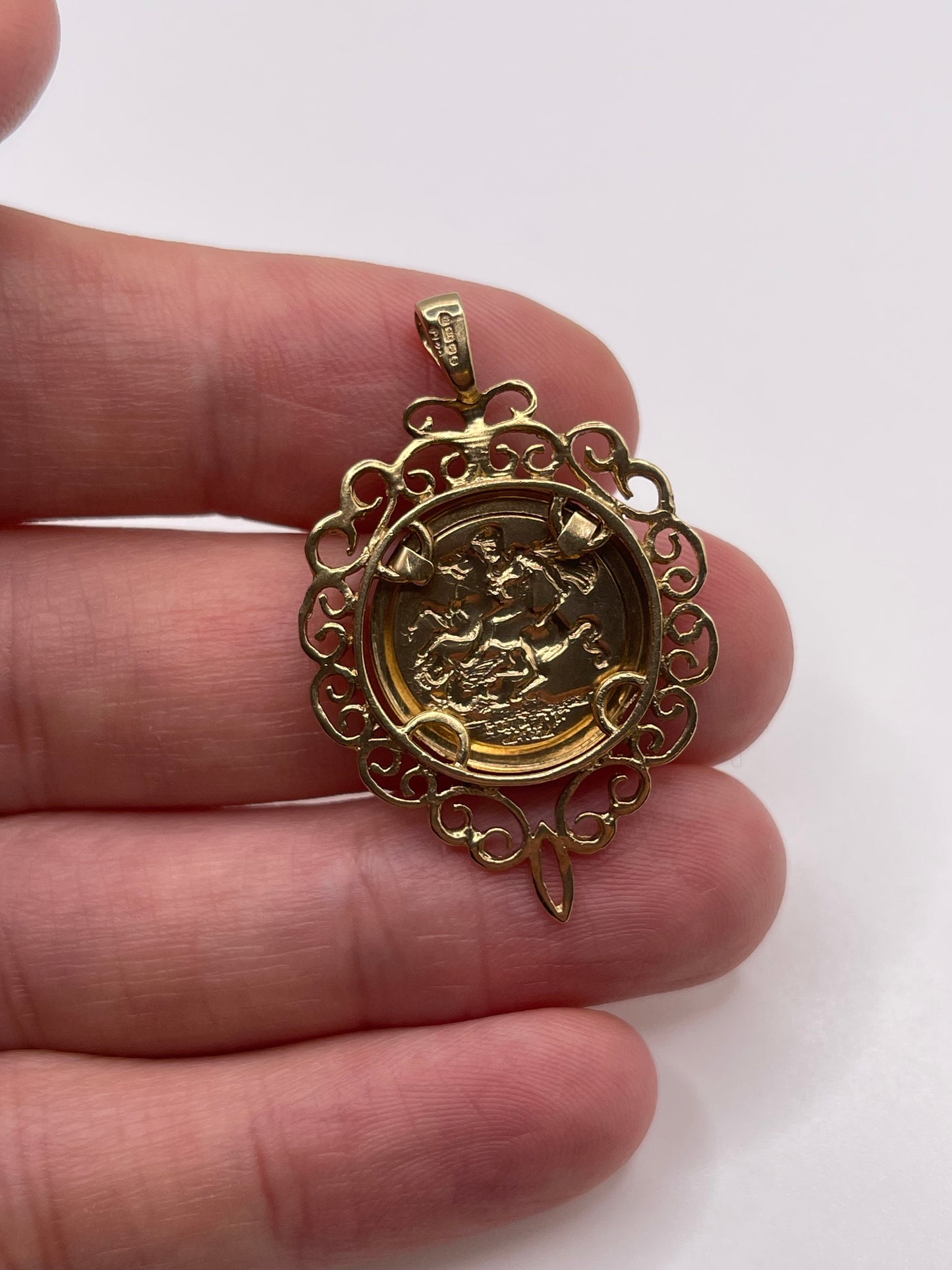 9ct gold St George medallion pendant