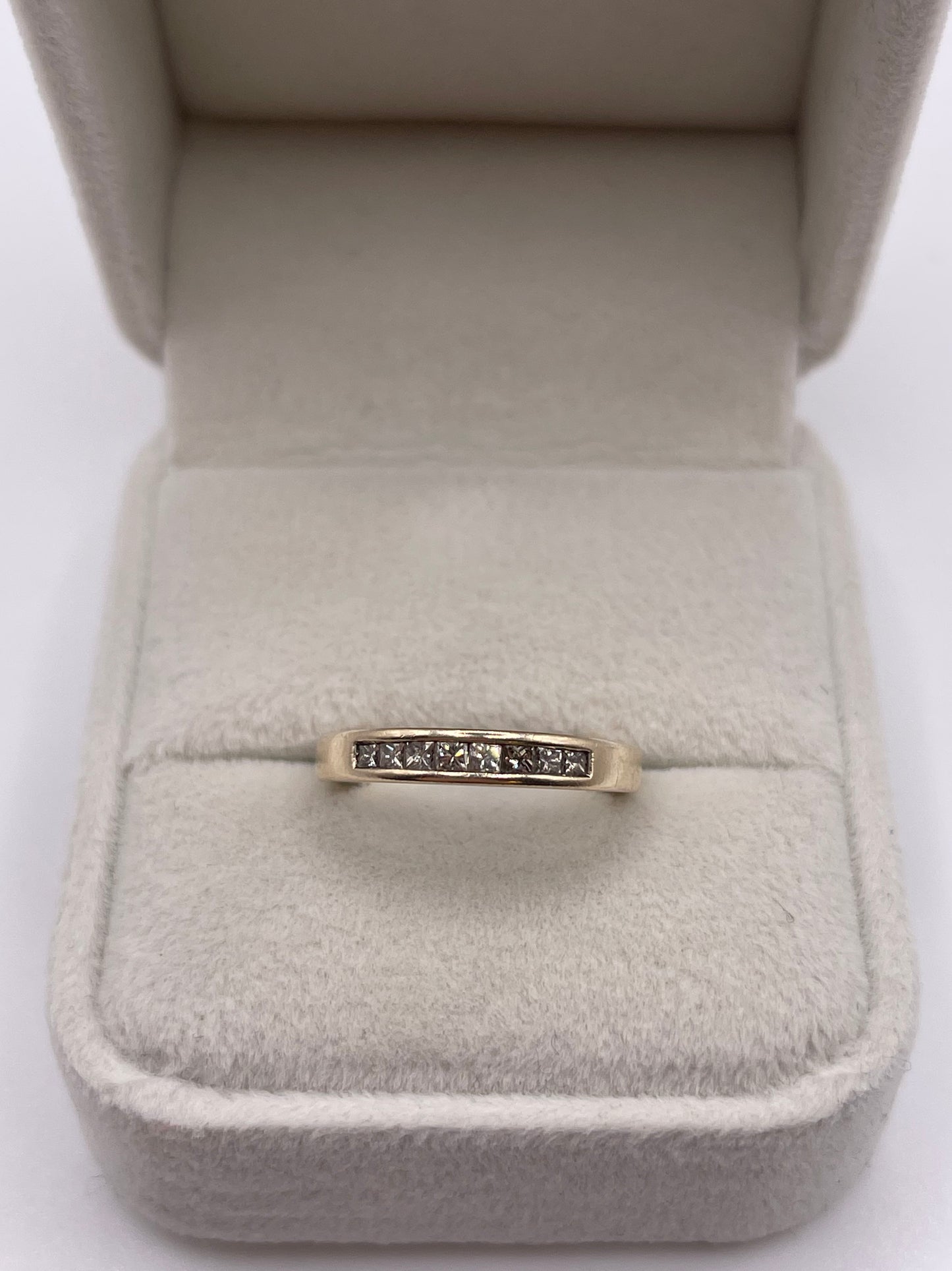 9ct gold diamond ring