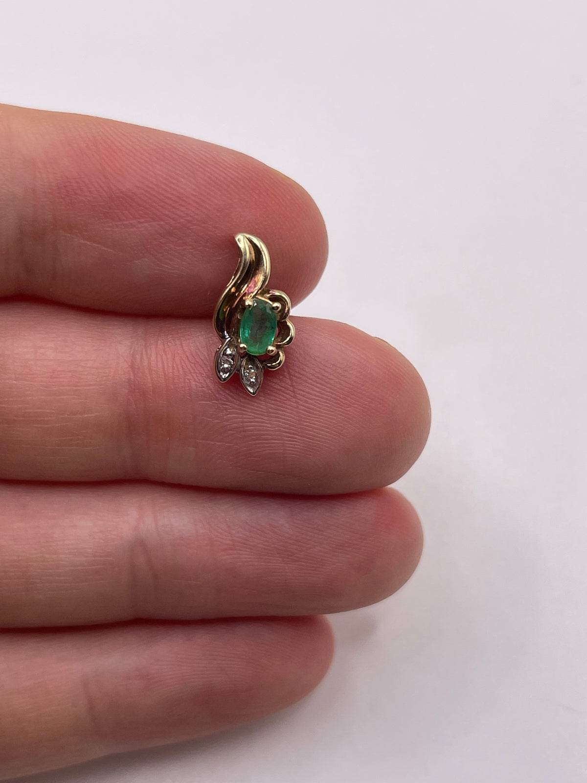 9ct gold emerald and diamond pendant