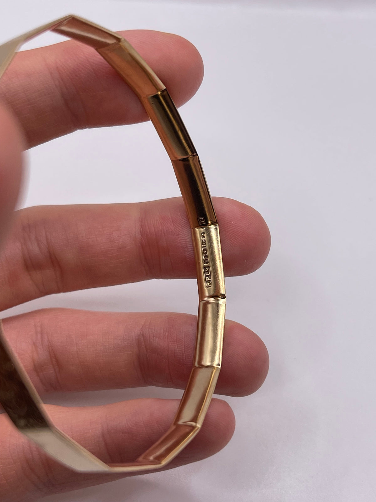 9ct gold bangle