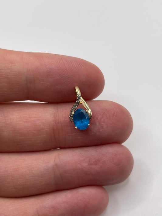 9ct gold blue apatite and zircon pendant
