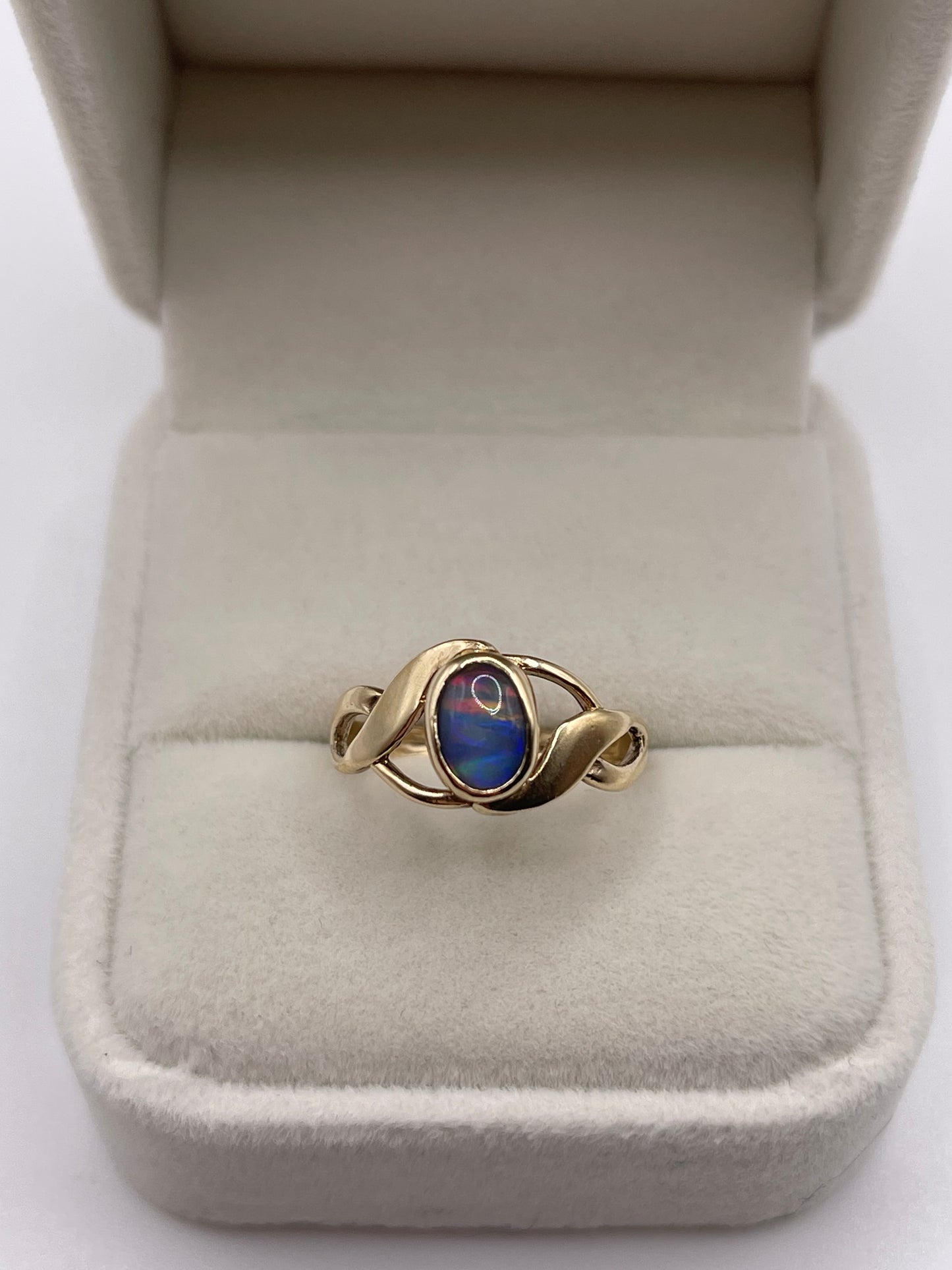 9ct gold opal triplet ring