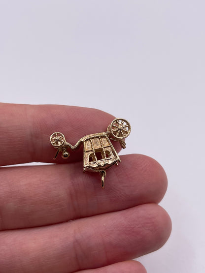 9ct gold carriage charm