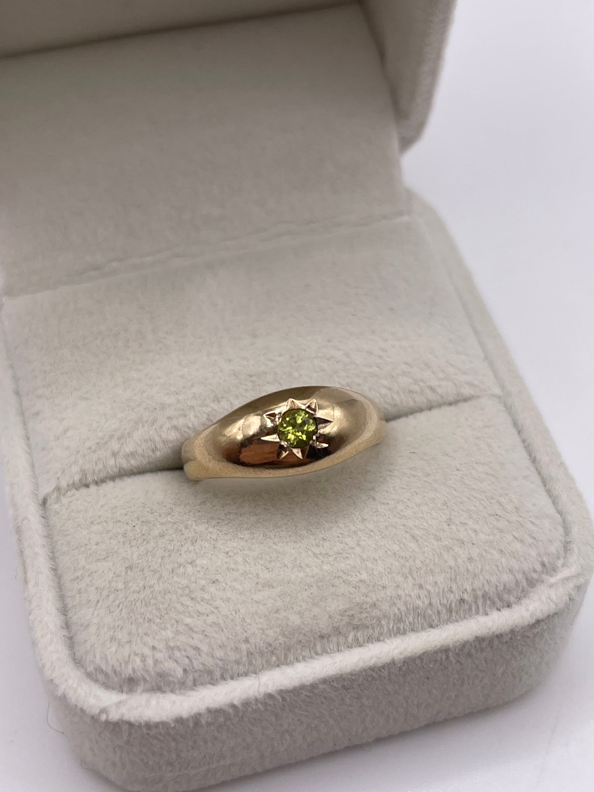 9ct gold peridot gypsy ring