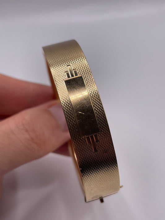 9ct gold bangle