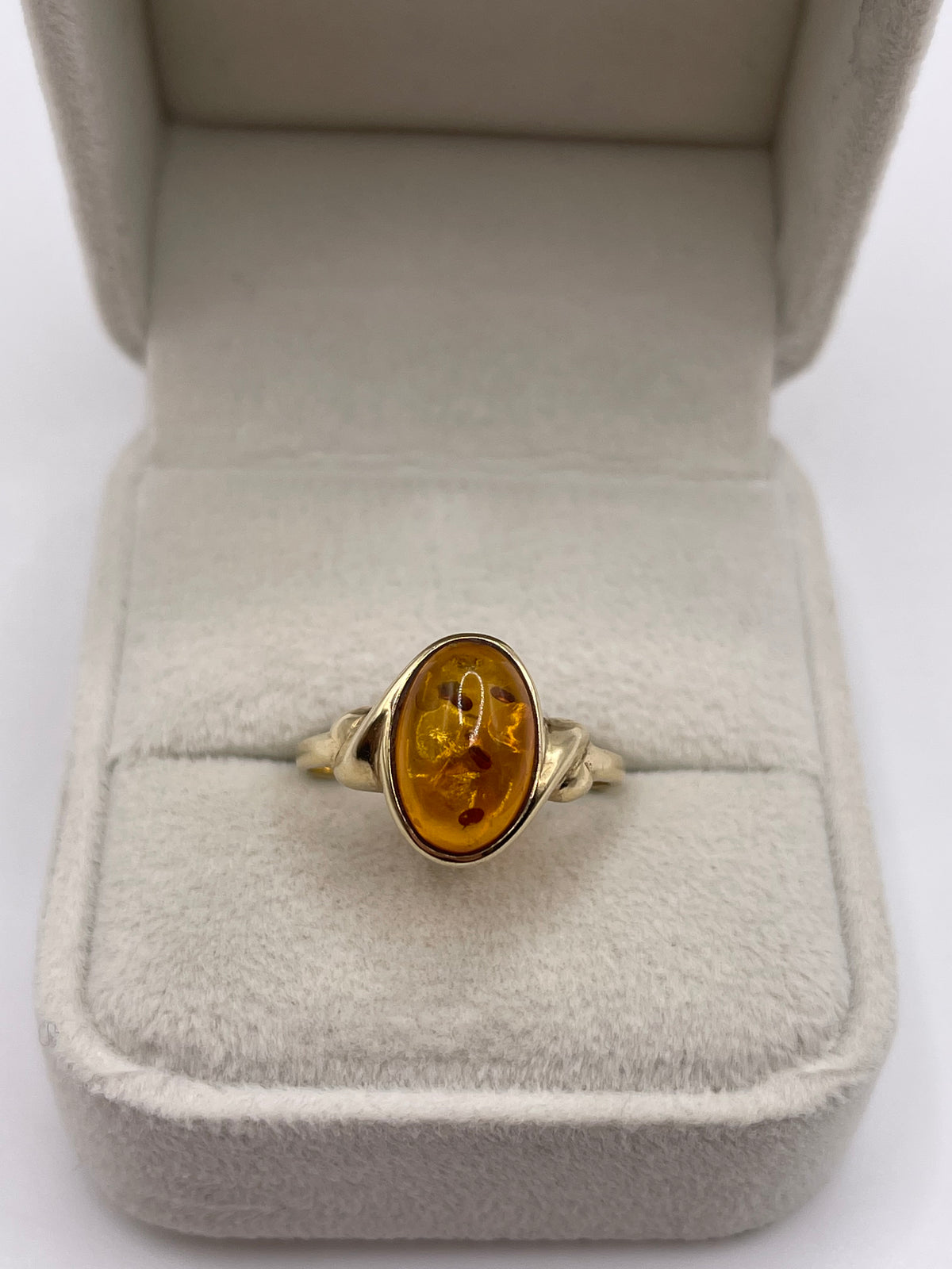 9ct gold amber ring